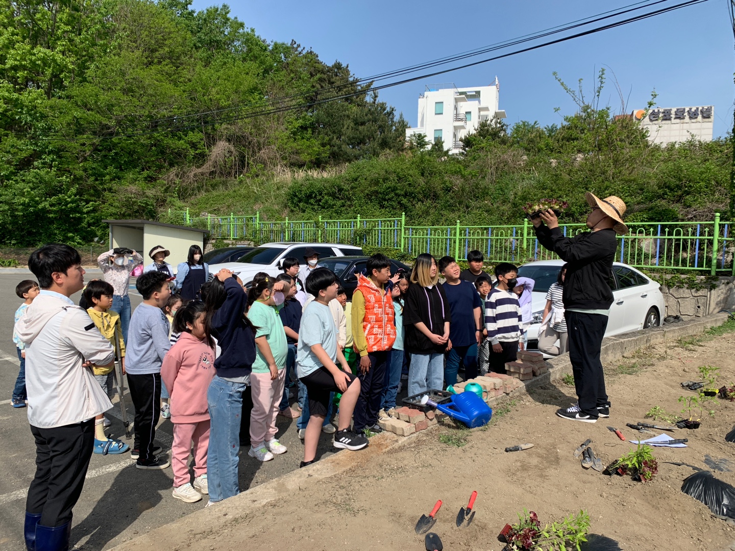 다모임 활동(텃밭 가꾸기 - 모종심기) 사진